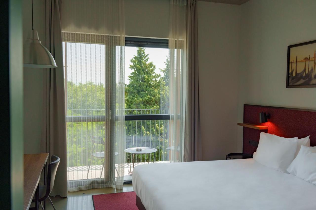Park Hotel Tsinandali Estate Bagian luar foto